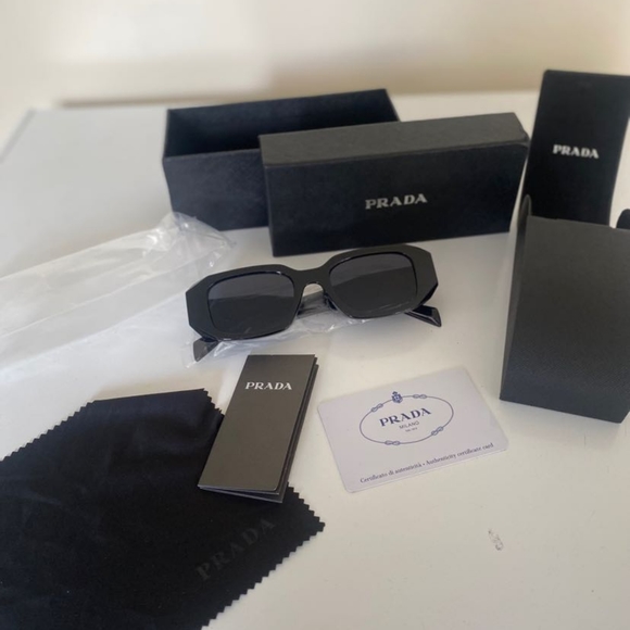 Prada sunglasses - Picture 4 of 4